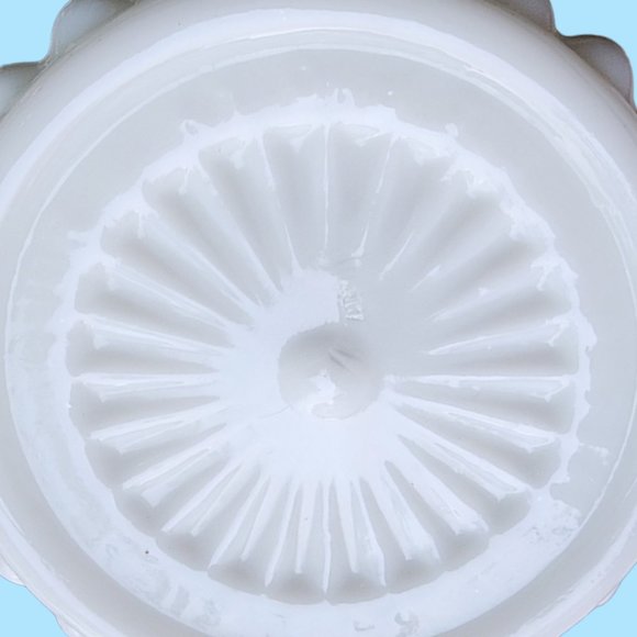 JIM BEAM Vintage PURE WHITE MILK GLASS DECANTER - Picture 8 of 9